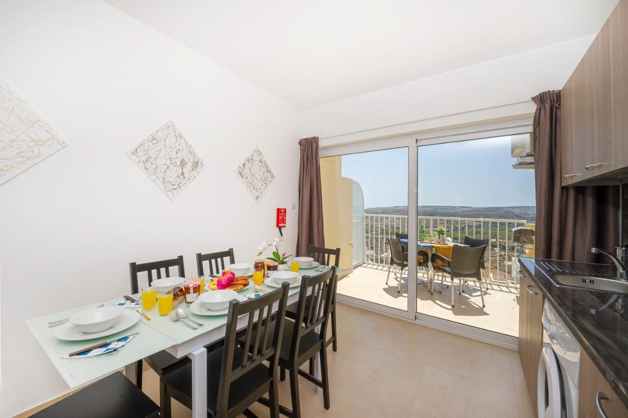 Summer Breeze Apartment With Panoramic Terrace - By Getawaysmalta Mellieha Bagian luar foto