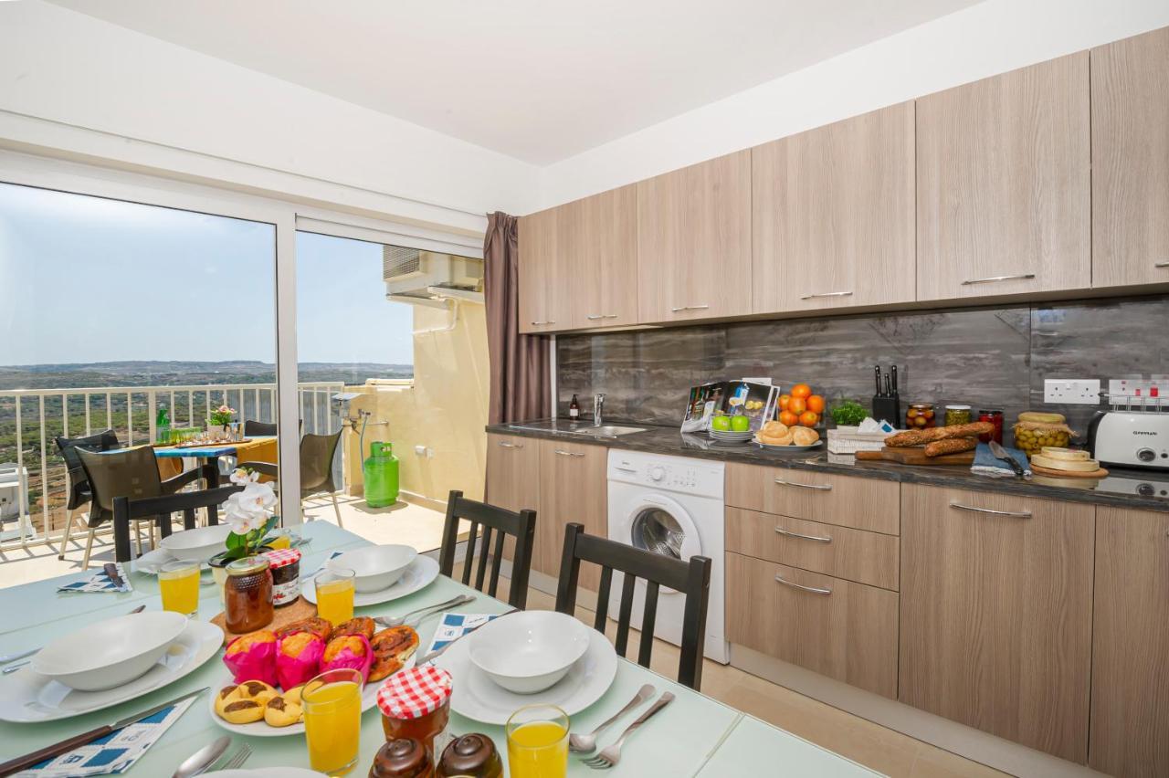 Summer Breeze Apartment With Panoramic Terrace - By Getawaysmalta Mellieha Bagian luar foto