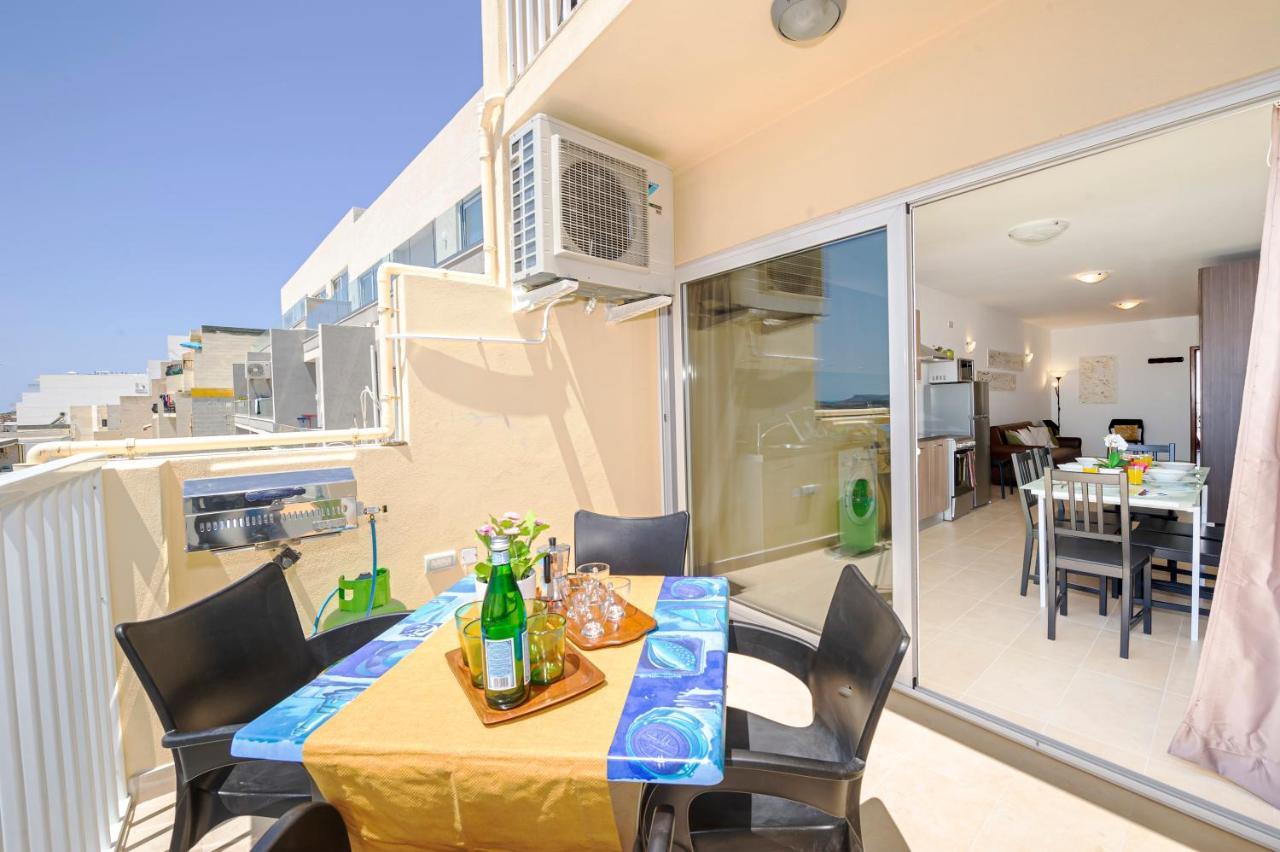 Summer Breeze Apartment With Panoramic Terrace - By Getawaysmalta Mellieha Bagian luar foto