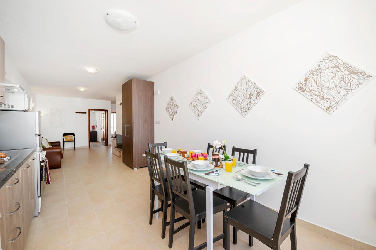 Summer Breeze Apartment With Panoramic Terrace - By Getawaysmalta Mellieha Bagian luar foto