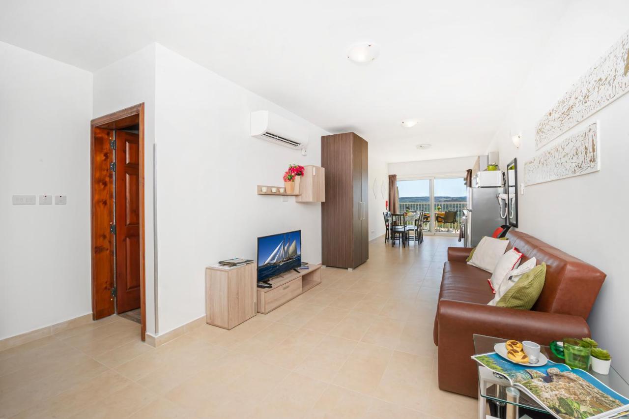 Summer Breeze Apartment With Panoramic Terrace - By Getawaysmalta Mellieha Bagian luar foto