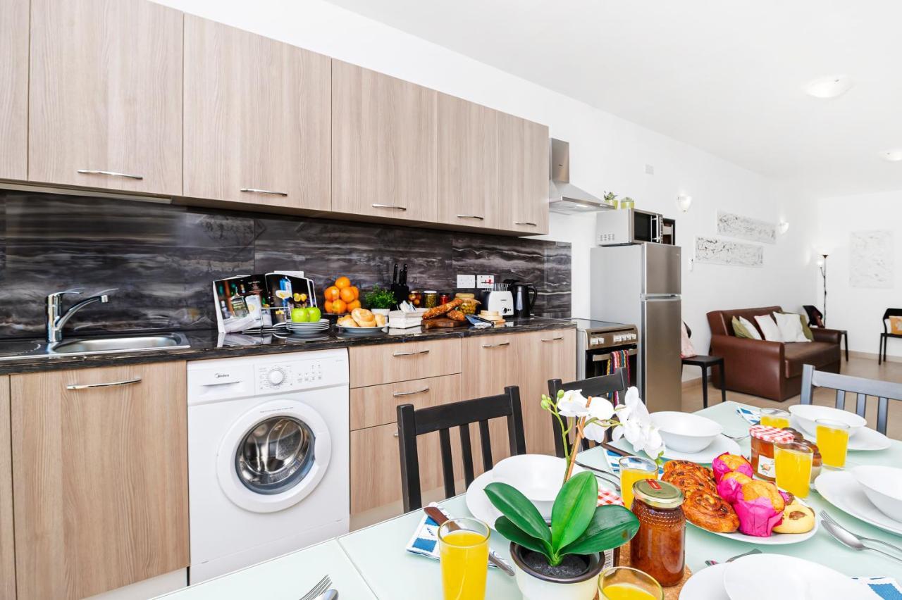 Summer Breeze Apartment With Panoramic Terrace - By Getawaysmalta Mellieha Bagian luar foto