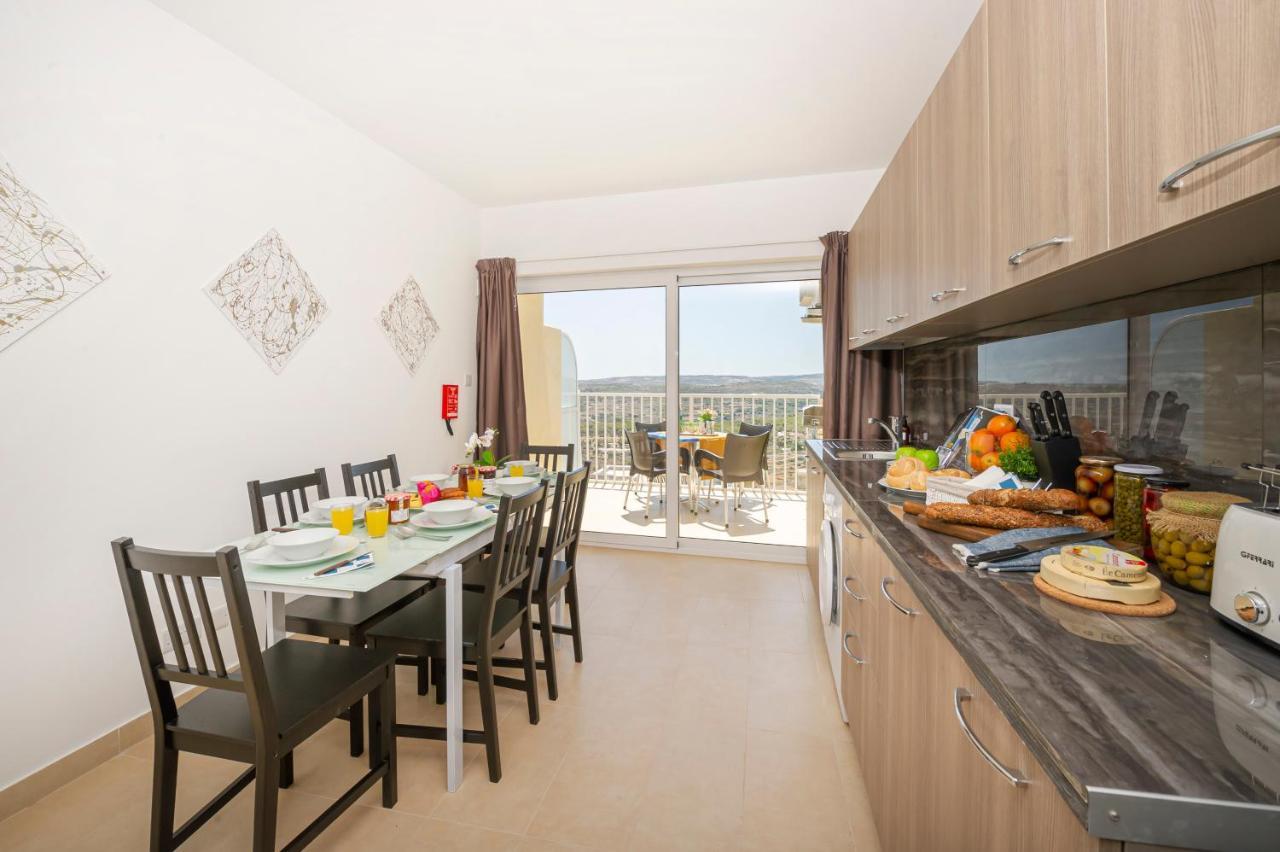 Summer Breeze Apartment With Panoramic Terrace - By Getawaysmalta Mellieha Bagian luar foto