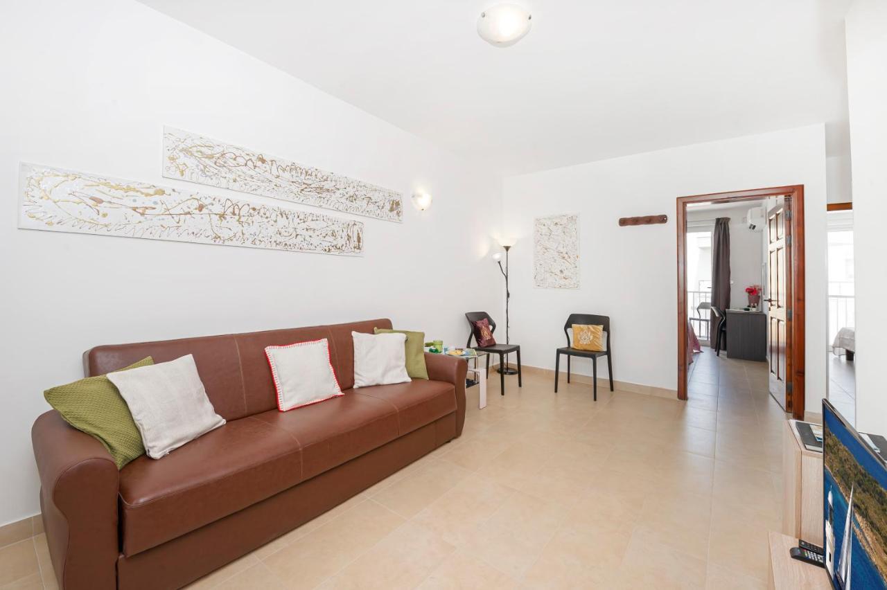 Summer Breeze Apartment With Panoramic Terrace - By Getawaysmalta Mellieha Bagian luar foto