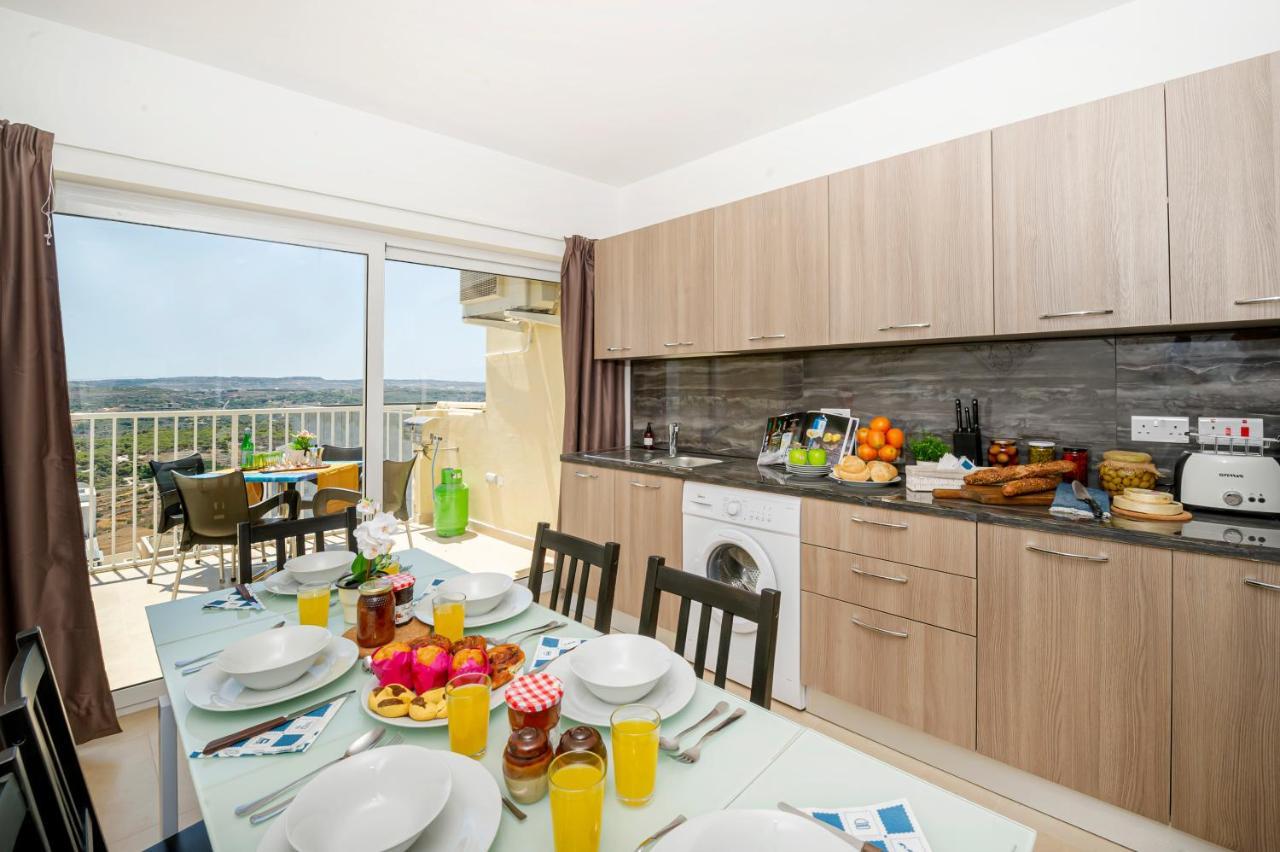 Summer Breeze Apartment With Panoramic Terrace - By Getawaysmalta Mellieha Bagian luar foto