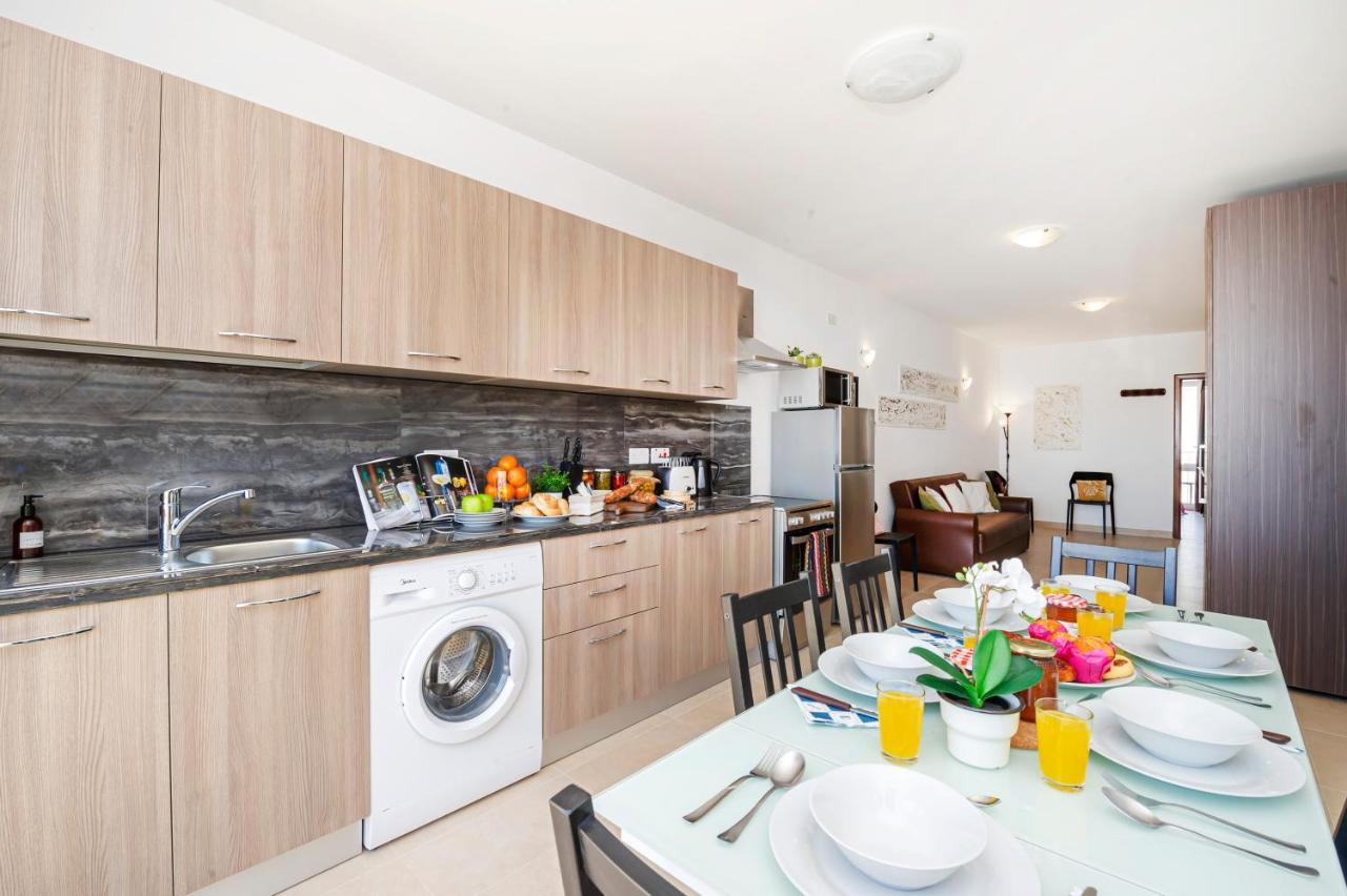Summer Breeze Apartment With Panoramic Terrace - By Getawaysmalta Mellieha Bagian luar foto